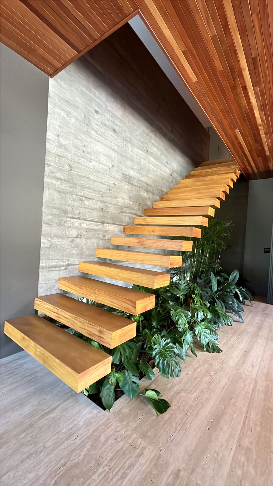 Escada Flutuante de madeira PHANDA PORTAS - Foto 1